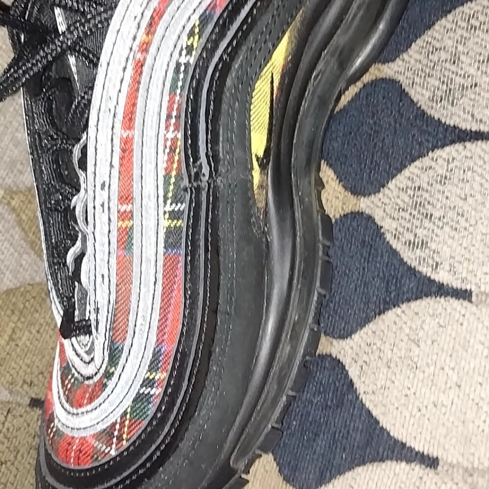 Nikes - Picture 3 of 6